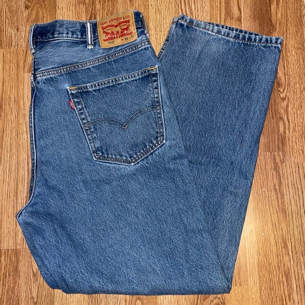 LEVI'S 550 Relaxed Fit 38x32 Light Stonewash 100% Cotton Jeans